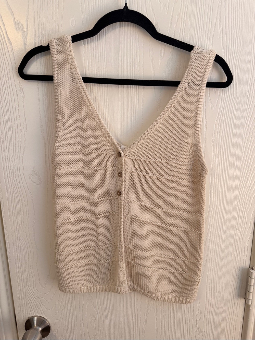 Blu Pepper Cream V-Neck Knit Sleeveless Button-Front Top